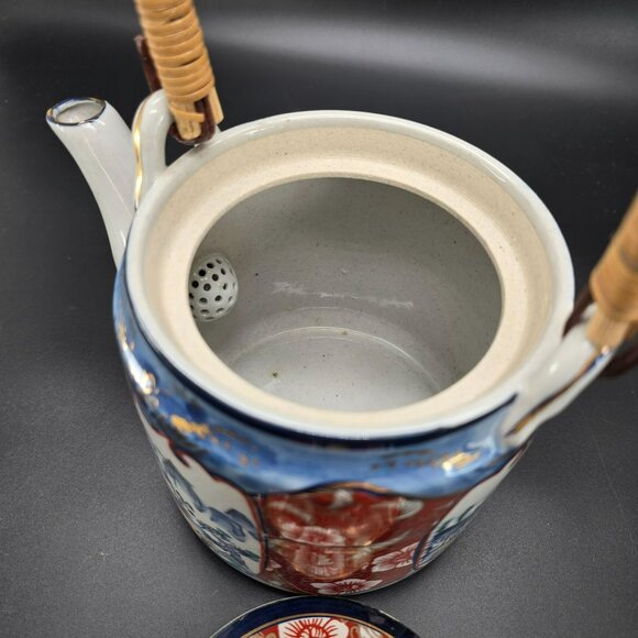 Vintage Japanese Imari Teapot With Bamboo Handle & Scenic Red Blue Floral JE410 - Picture 5 of 9